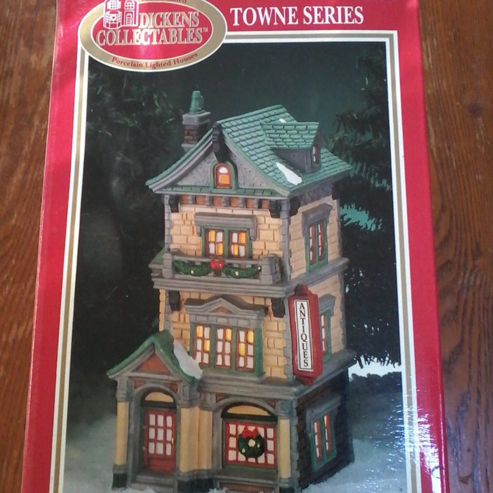 Dickens Collectables Town Series  lighted house vintage 1994